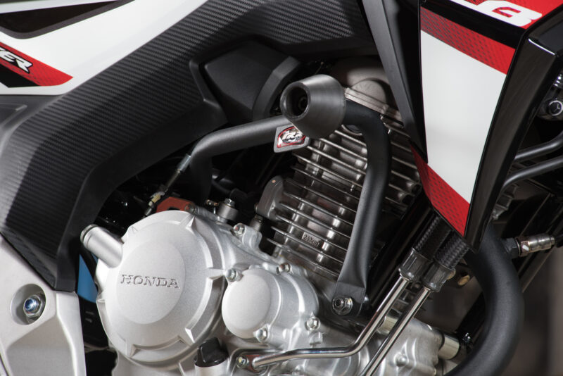 Honda CBX 250 DEFENSA MOTOR 1 2 scaled Defensa con slider Honda Twister CB 250