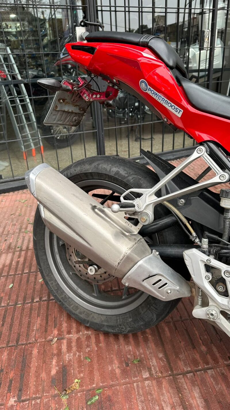 Benelli 302 R Detalle escape