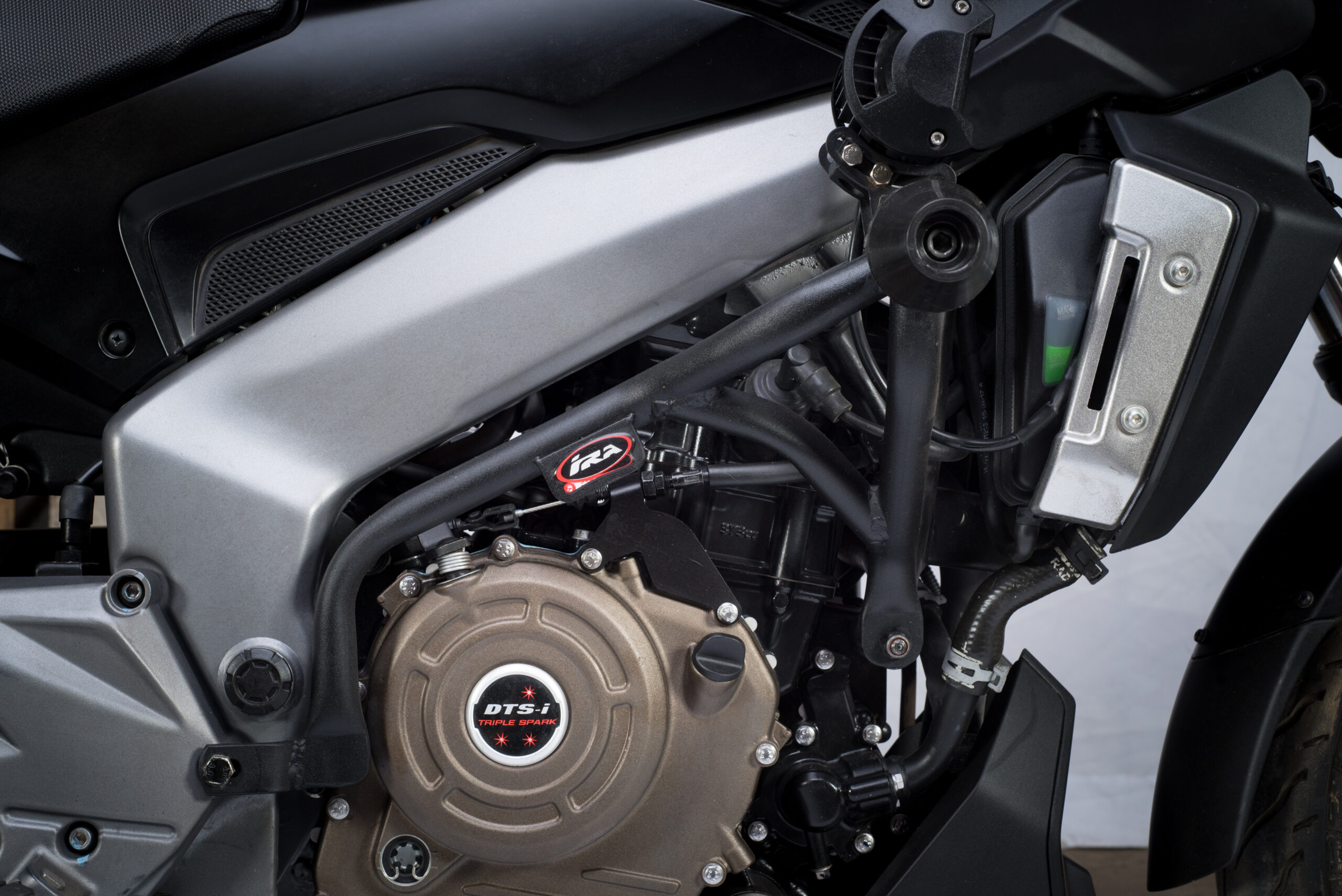 Defensa con slider Dominar 400 Defensa con slider Dominar 400 - Imagen 4