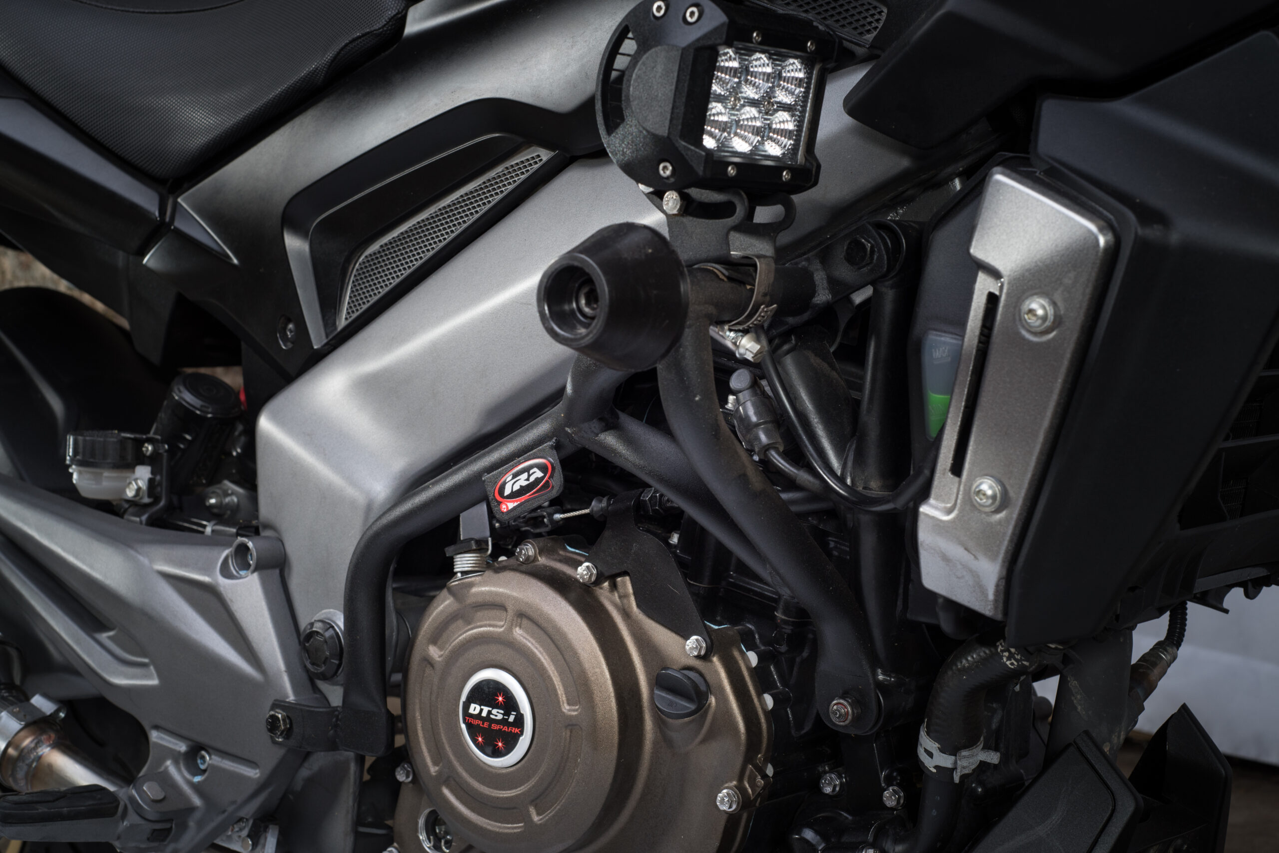 Defensa con slider Dominar 400 Defensa con slider Dominar 400 - Imagen 5