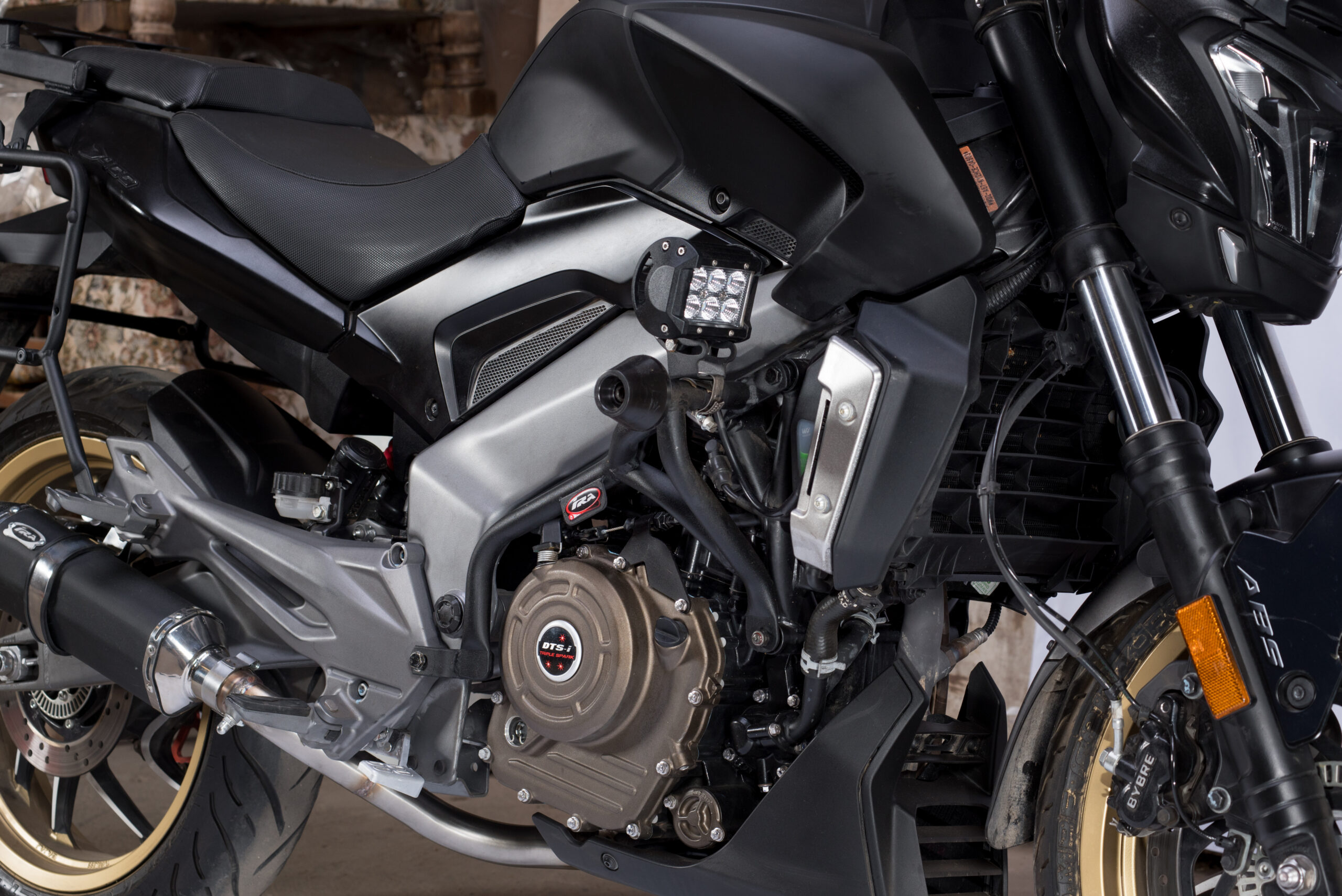 Defensa con slider Dominar 400 Defensa con slider Dominar 400 - Imagen 6