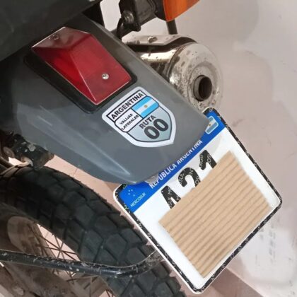 PORTAPATENTE SUZUKI DR 650 2024