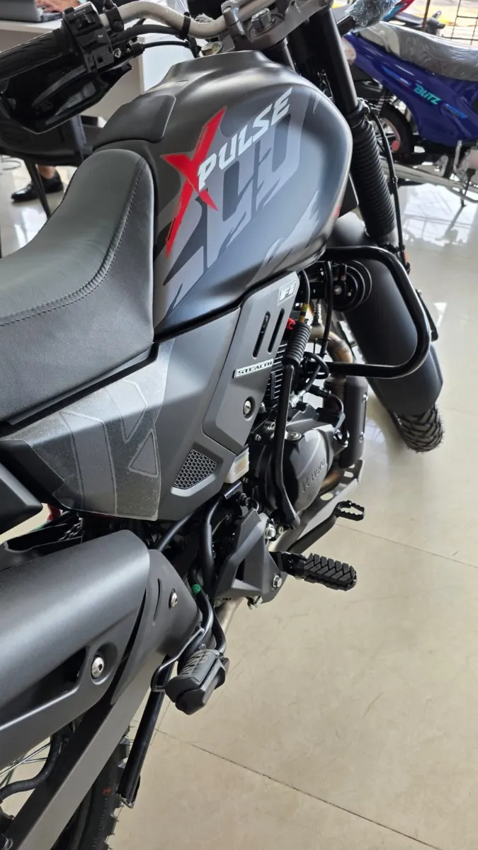 HERO XPULSE 200 NEGRO HERO XPULSE 200 NEGRO