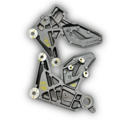 Travesaño posapie delantero aluminio rouser ns 160
