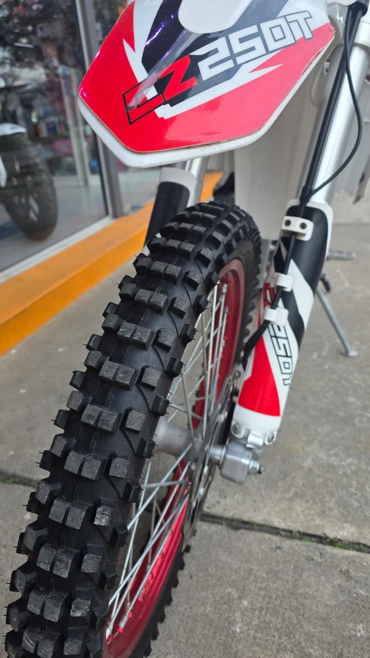 Moto Rvm Cz T 250 - usada Moto Rvm Cz T 250 - usada - Imagen 4